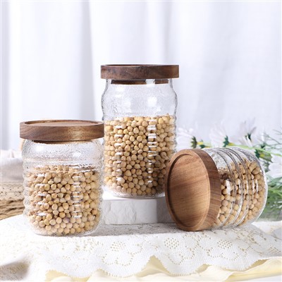 Tegla od borosilikatnog stakla sa drvenim poklopcem